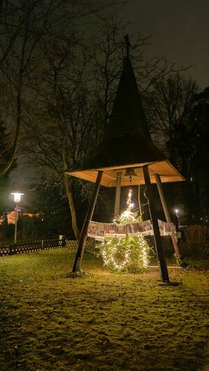 Glockenturm in Scherenbostel zu Weihnachten 2020, Foto: W. Bertling